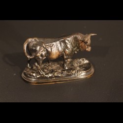Petite sculpture de taureau