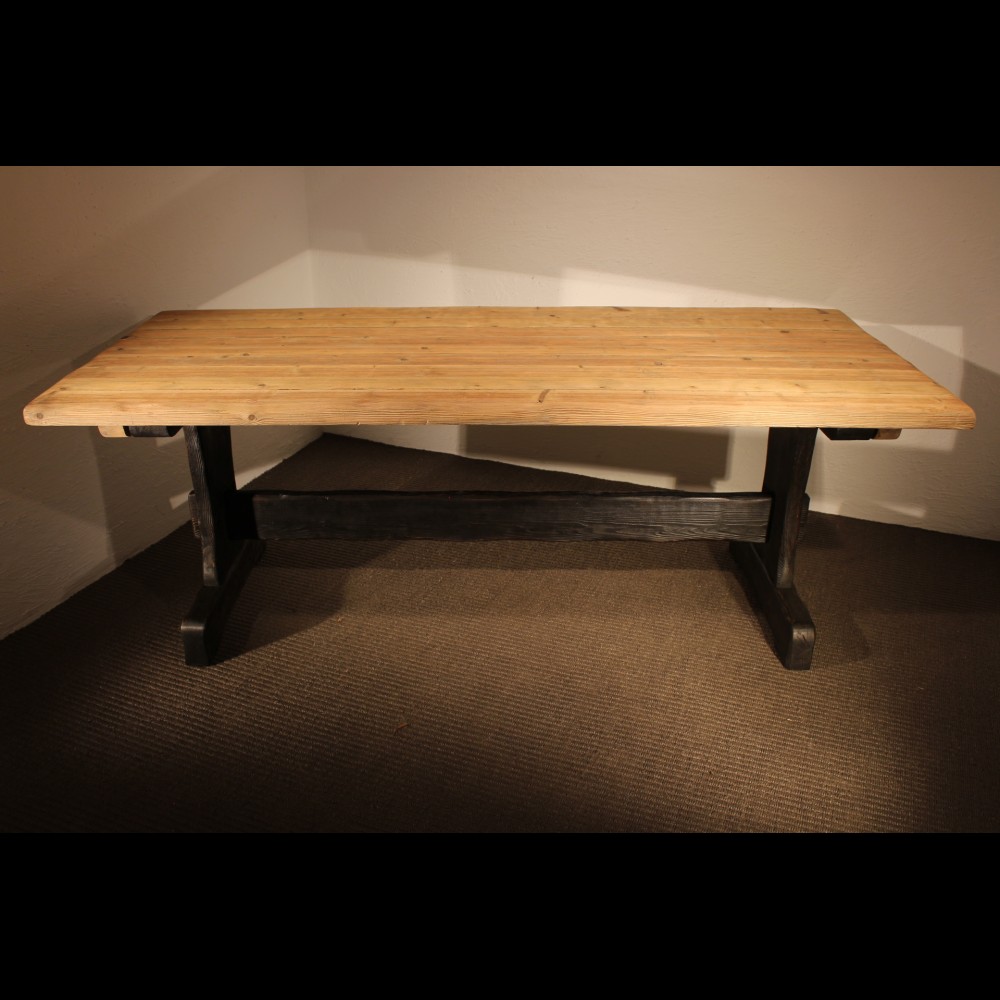 Table Type Monastère