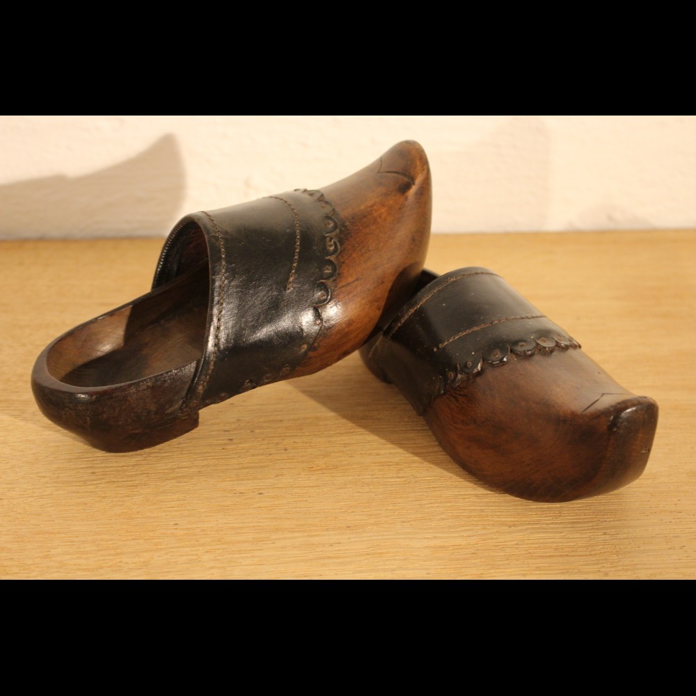 Paire de petits sabots enfants