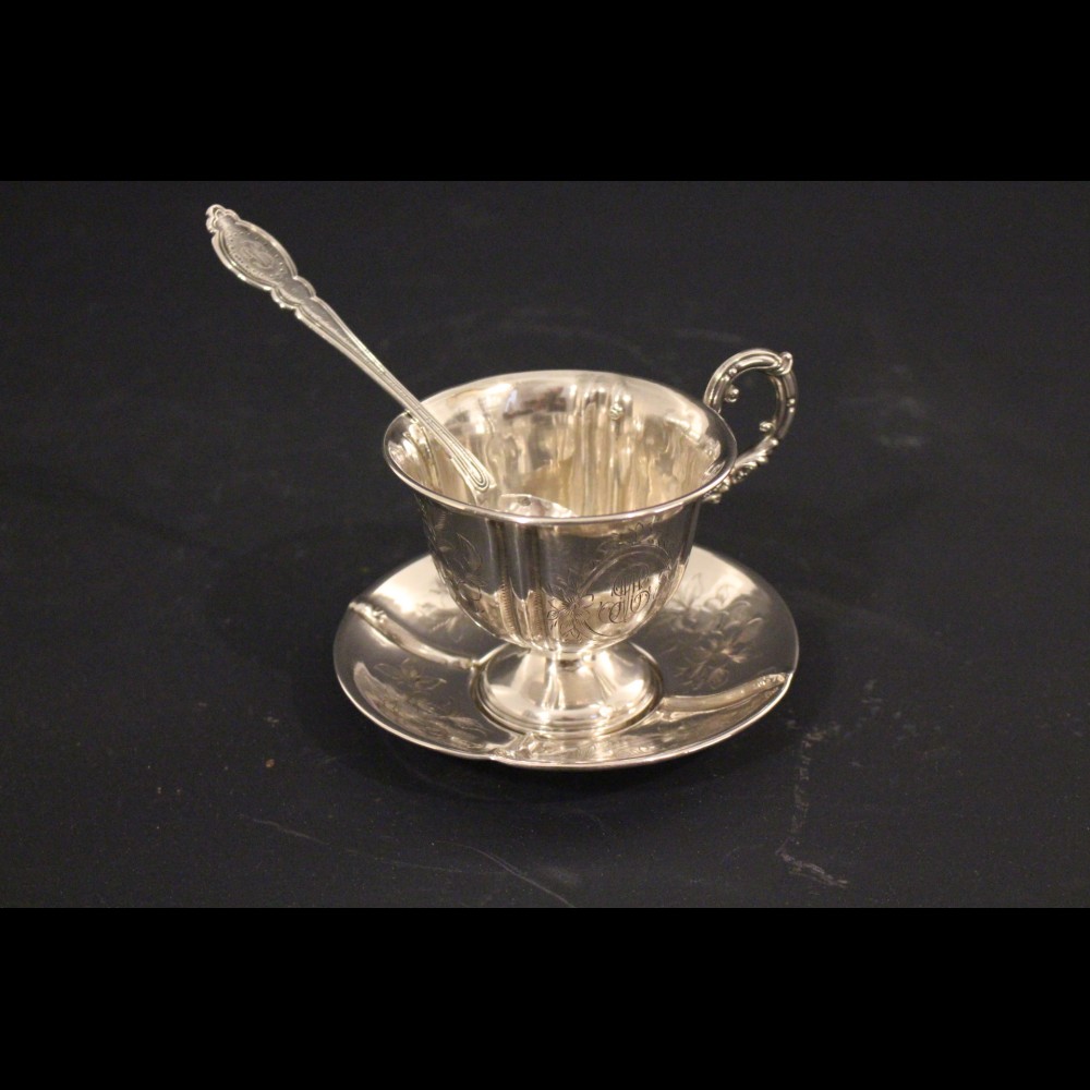 Tasse et soucoupe 19 eme en argent