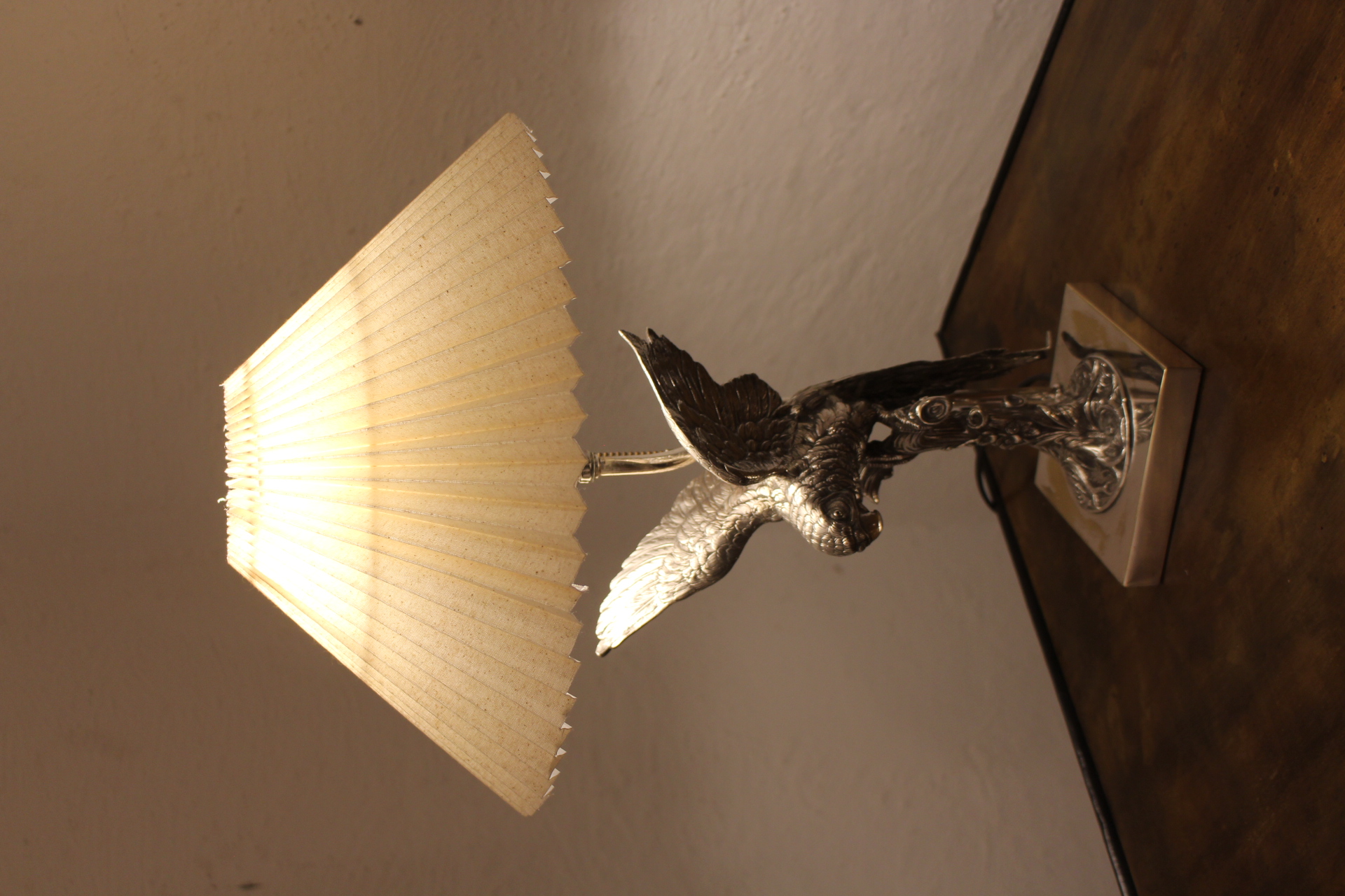 Lampe perroquet en métal argenté