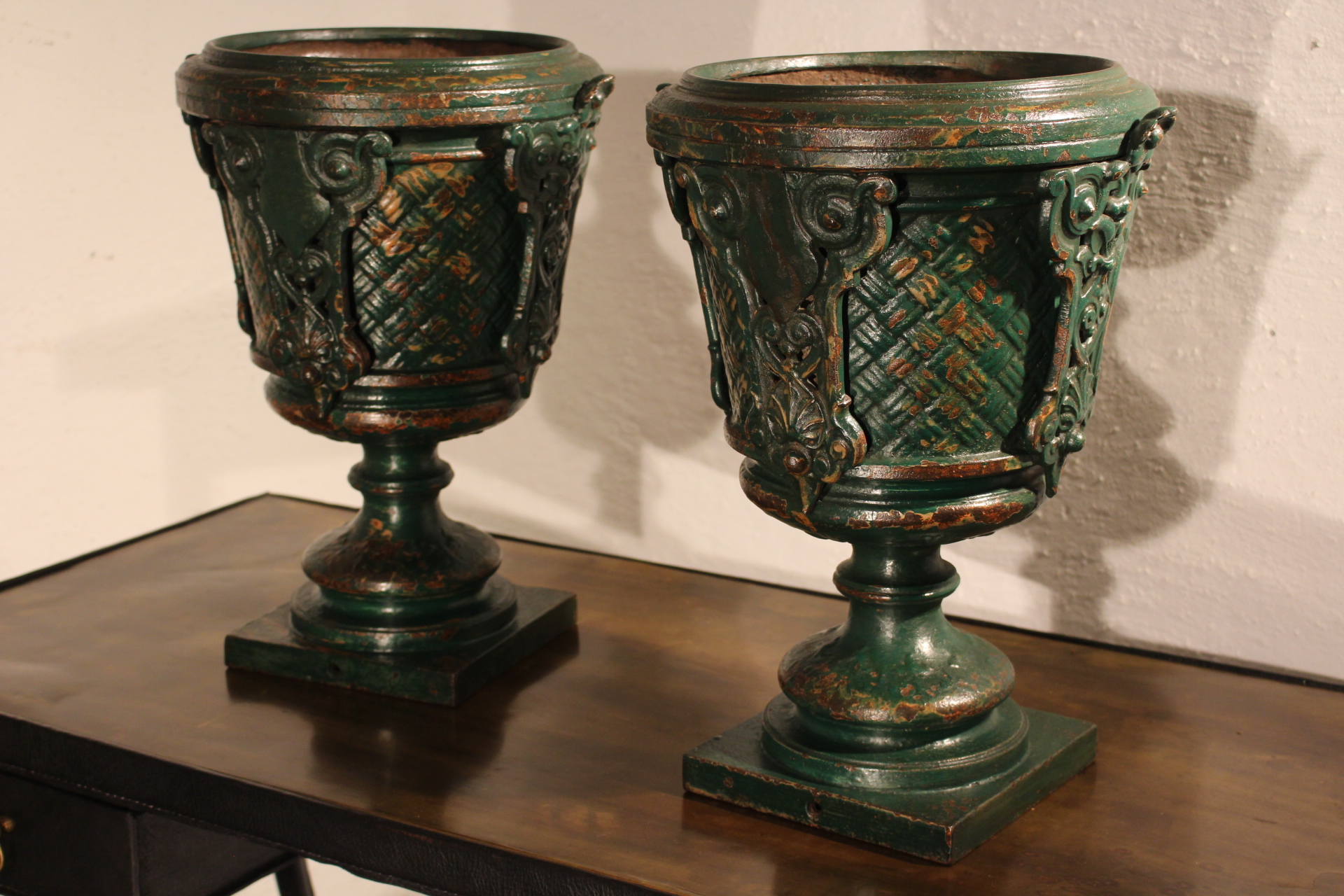  Paire de jardinières en fonte