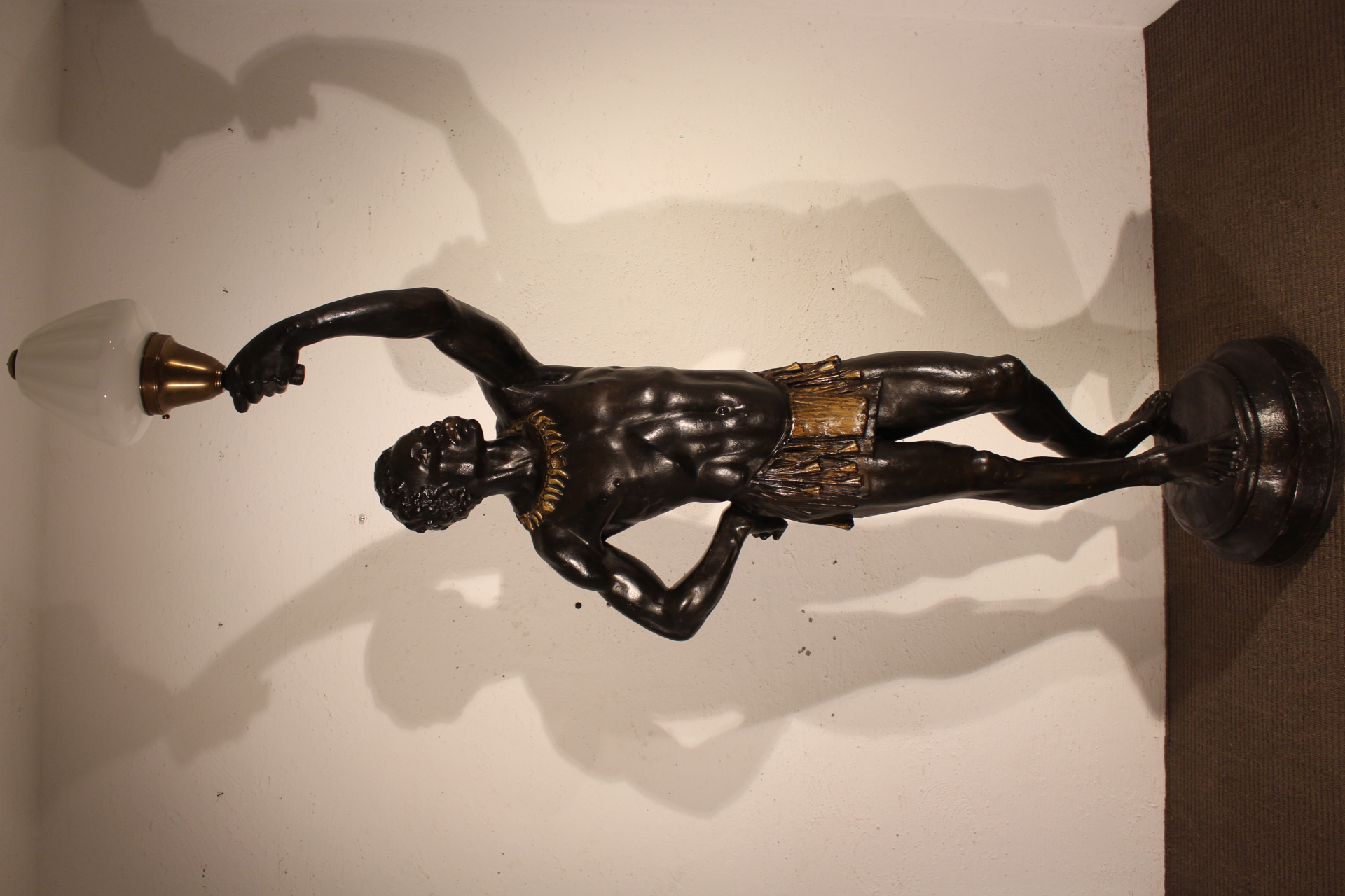 Africain en torchère