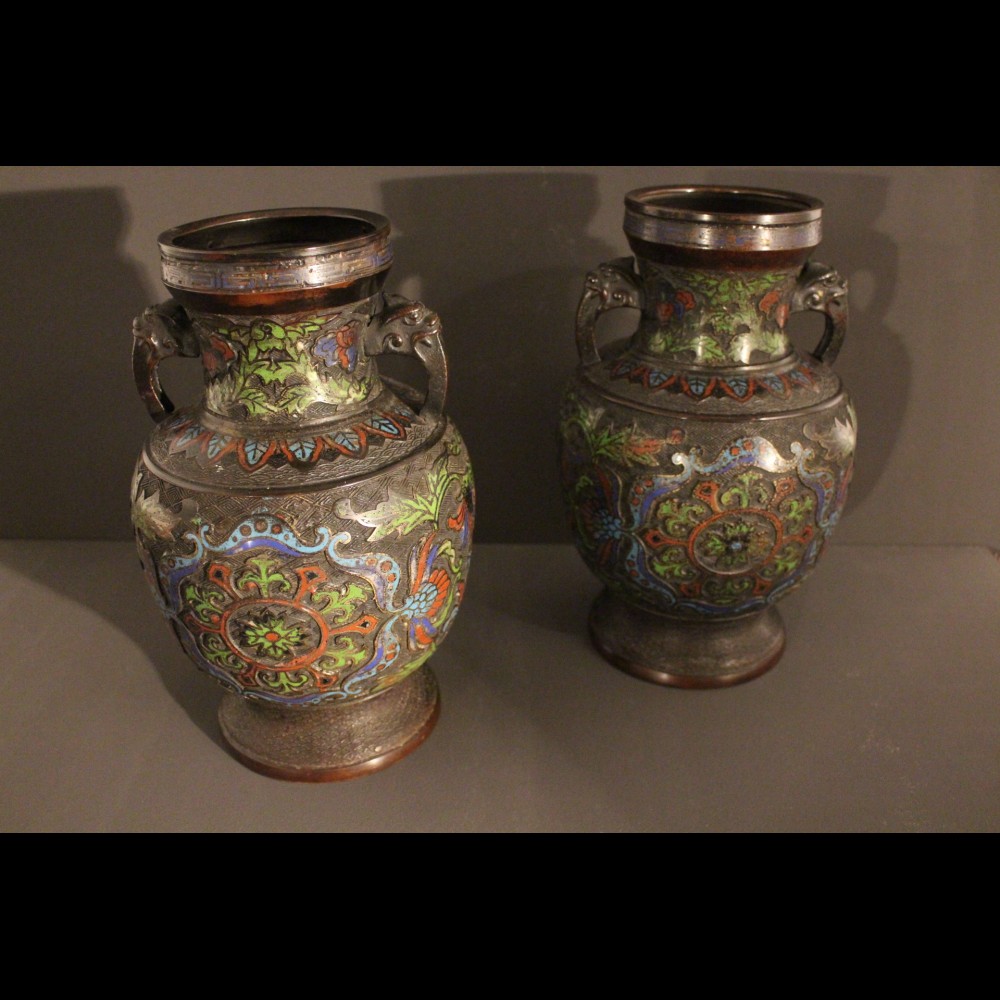 Paire de vases chinois cloisonnée