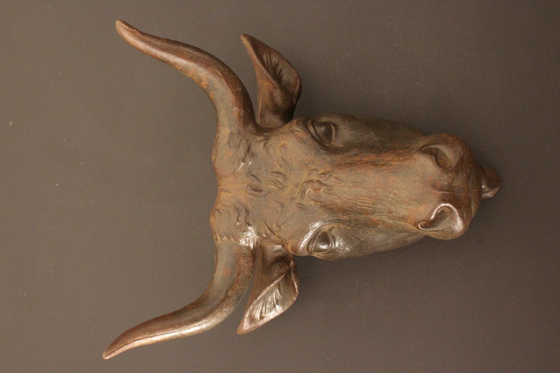 Tête de vache en fonte